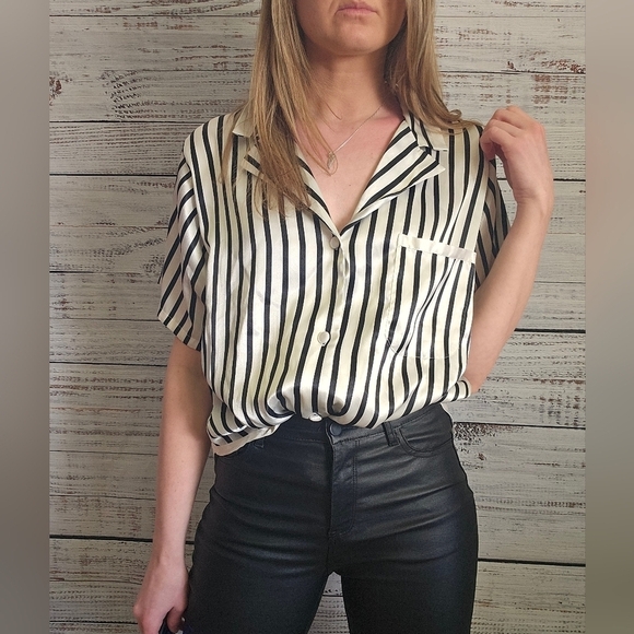 Vintage Victoria's Secret Black and White Stripe Top - medium - Picture 5 of 10